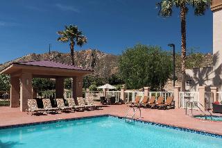 Courtyard Santa Clarita Valencia