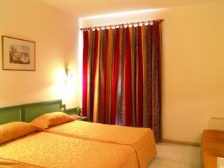 Room
 di Omar Khayam