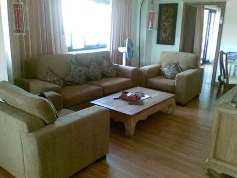 Room thumbnail 3