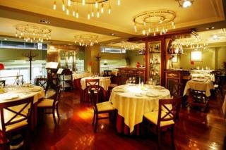 Restaurant
 di Hispanos 7 Suiza Apartament-Restaurant