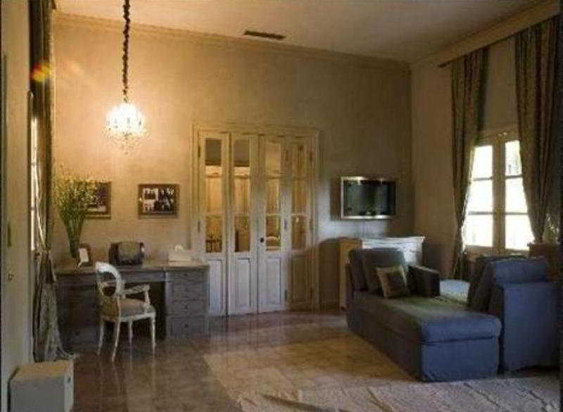 Room thumbnail 5