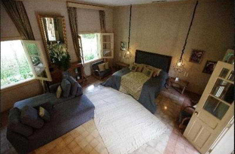 Room thumbnail 6
