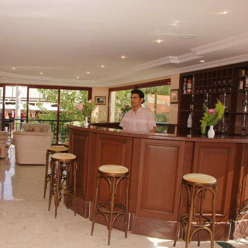 Bar
 di Hera Beach Hotel