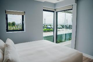 Shoreline Apartments