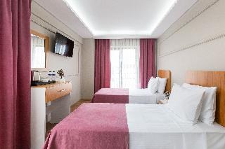 Ria Suites Hotel