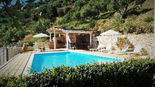Aksos Suites Accessible Accommodation