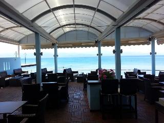 Artemis Hotel