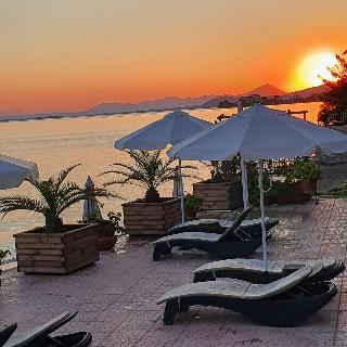 Artemis Hotel