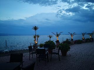 Artemis Hotel