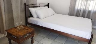Perissa Art Villa - Kitchen & Washing Machine