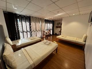 Triple Room (3 Single Beds)