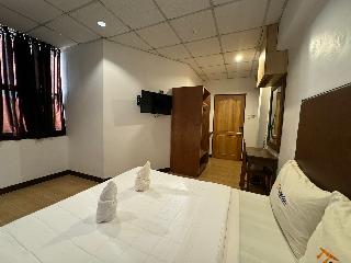 Queen Room (1 Queen Bed)
