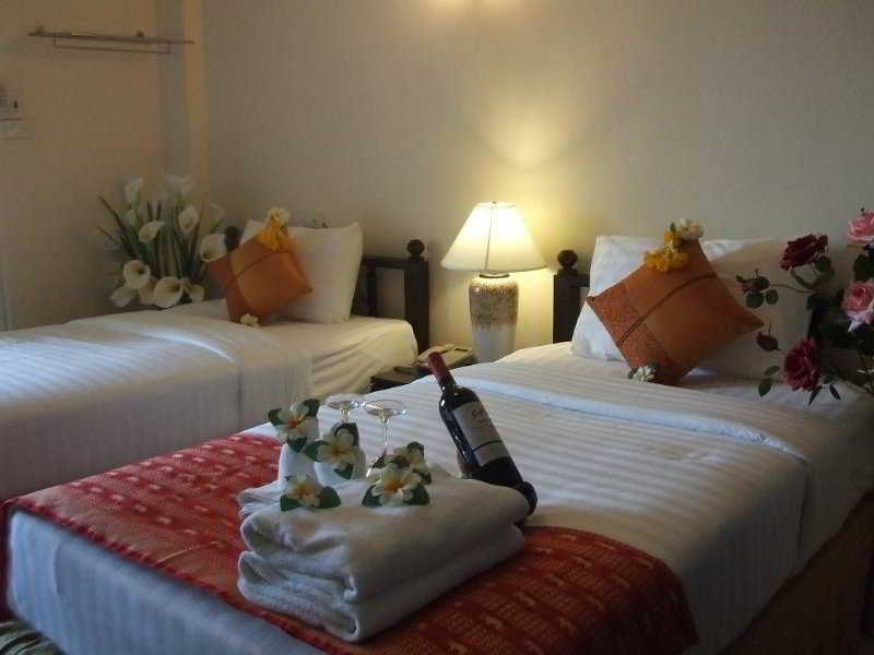 Room thumbnail 6