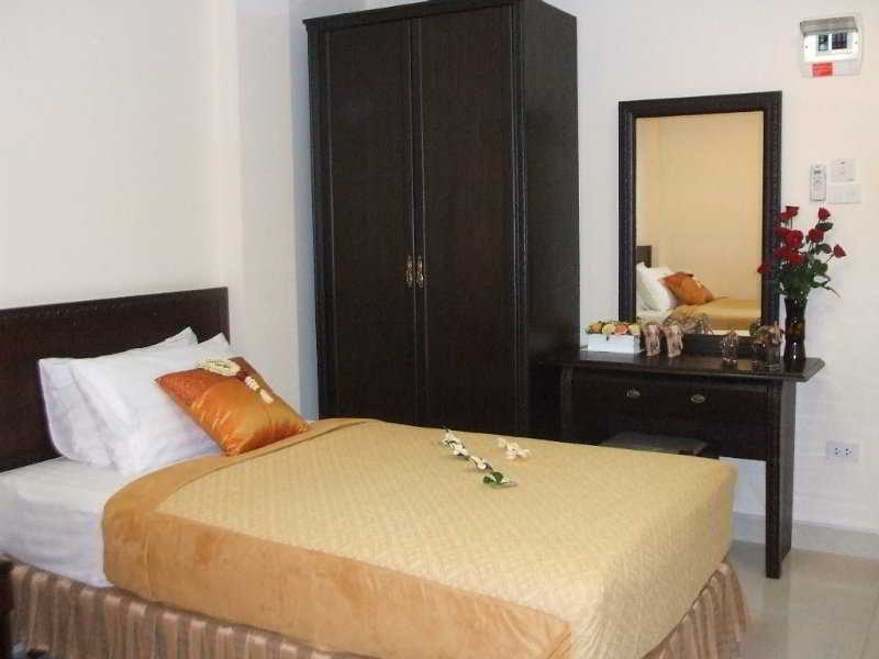 Room thumbnail 7