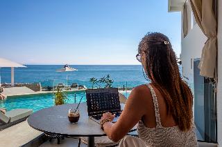 Akrotiri Olympus Luxury Suites