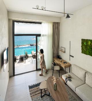 Akrotiri Olympus Luxury Suites