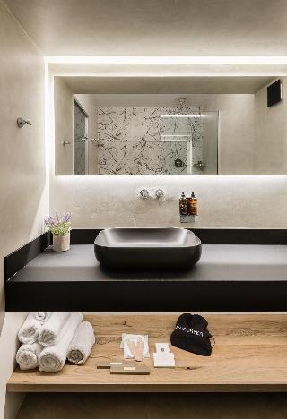 Akrotiri Olympus Luxury Suites