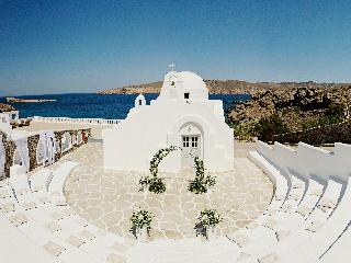 Mykonos Lolita, A Resort to Live