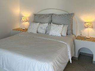 Mykonos Lolita, A Resort to Live