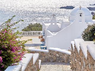 Mykonos Lolita, A Resort to Live