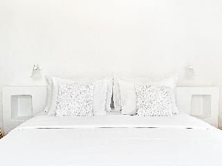 Mykonos Lolita, A Resort to Live