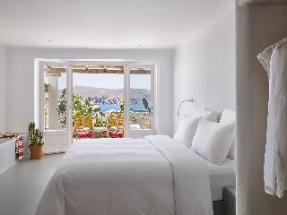 Mykonos Lolita, A Resort to Live