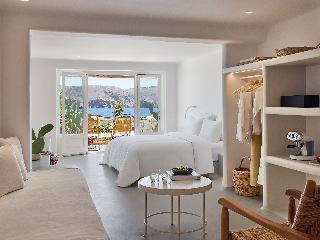 Mykonos Lolita, A Resort to Live