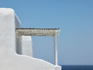 Mykonos Lolita, A Resort to Live