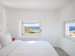 Mykonos Lolita, A Resort to Live