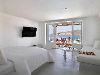 Mykonos Lolita, A Resort to Live