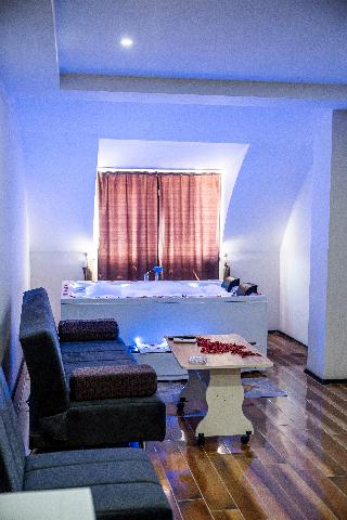 Ayya Sui̇t Hotel