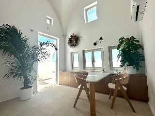 Omna Caldera Suites