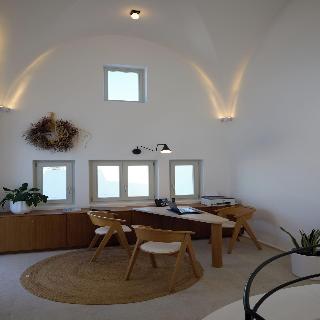 Omna Caldera Suites