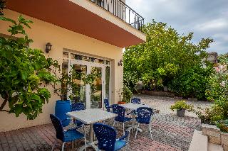 Skentos Hotel