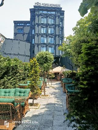 Porta Romanos Hotel