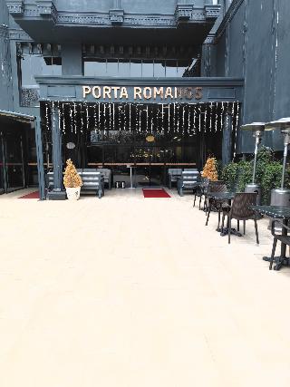 Porta Romanos Hotel