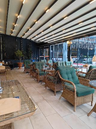 Porta Romanos Hotel