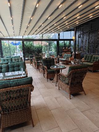 Porta Romanos Hotel