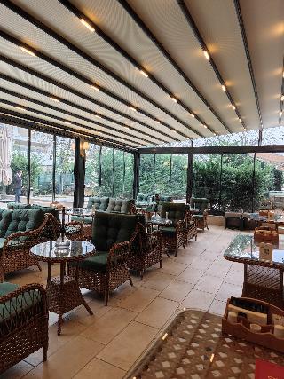 Porta Romanos Hotel