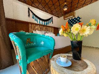 Deluxe 2 single beds partial sea view