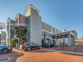 Alexis Hotel & Banquets Dall Park Central