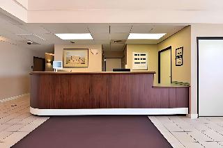 Econo Lodge Inn & Suites
