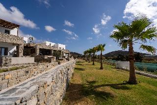 Kouros Blanc Resort & Suites