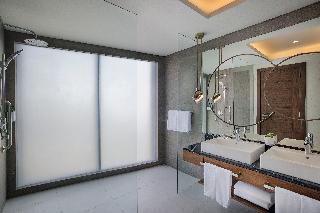 King Premier Three Bdrm Residential Ste-Sea V