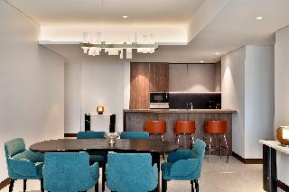 King Premier Three Bdrm Residential Ste-Sea V