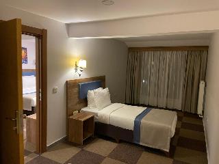 Feel And Live Hotel
