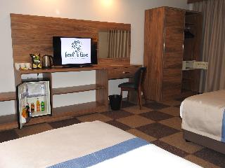 Feel And Live Hotel