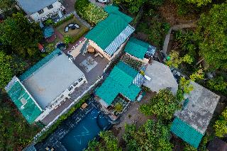 Maati Resort by the Lake Hill