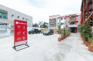 Reddoorz Plus @ D'builders Poblacion - Bgc