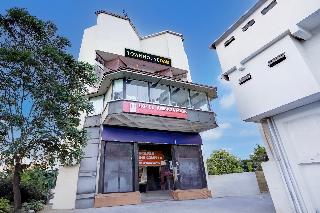 Super Townhouse OAK Clock Tower Rajpur Road